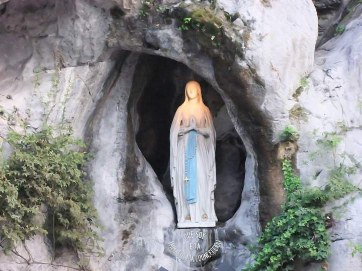  Statue de Notre-Dame de Lourdes Sainte-Adèle